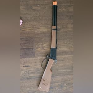 Toy cap gun shotgun